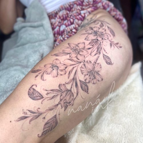 Tatuagem Floral Perna