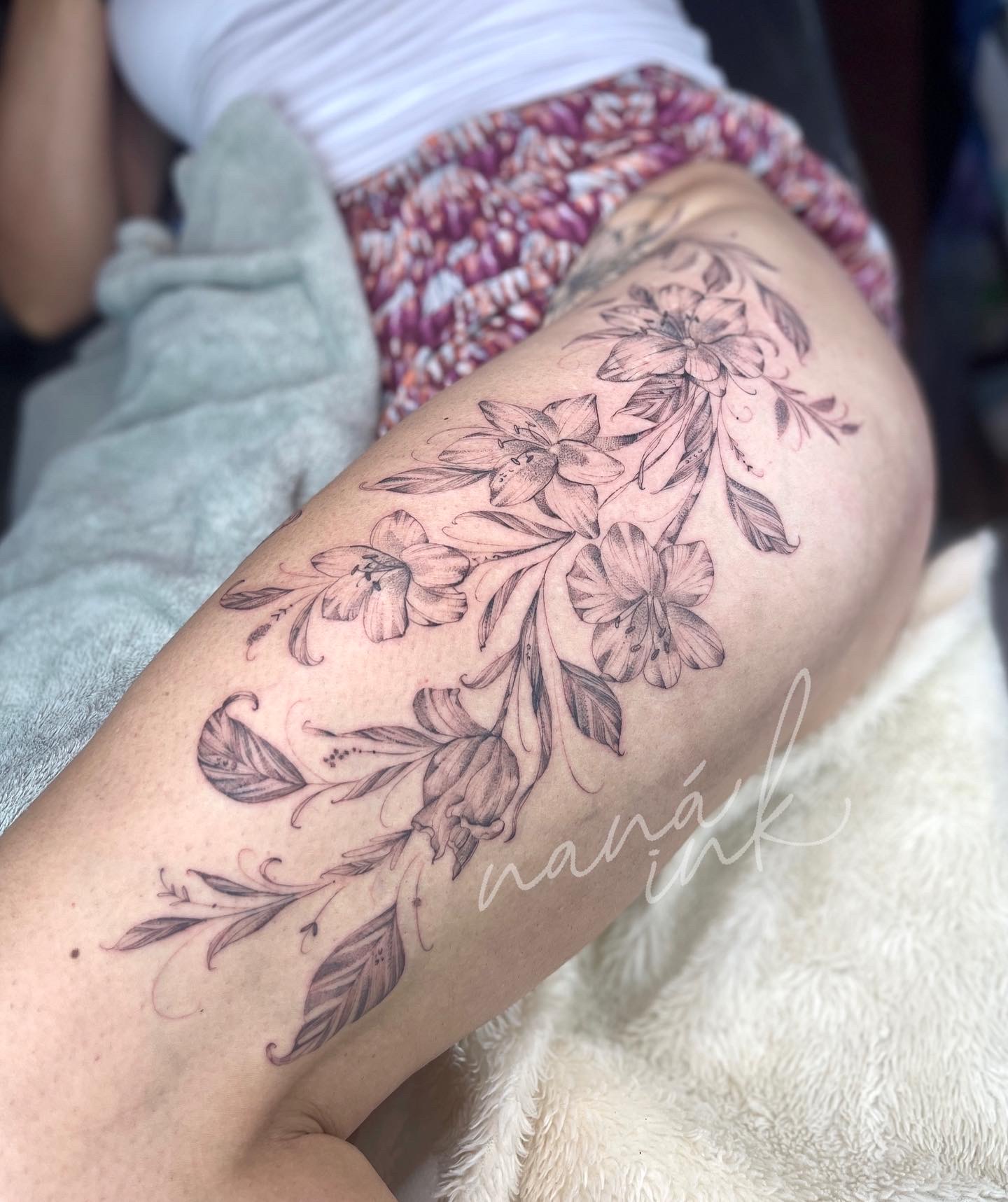 Tatuagem Floral Perna