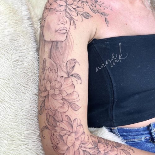 Tatuagem Floral Feminino no Braço