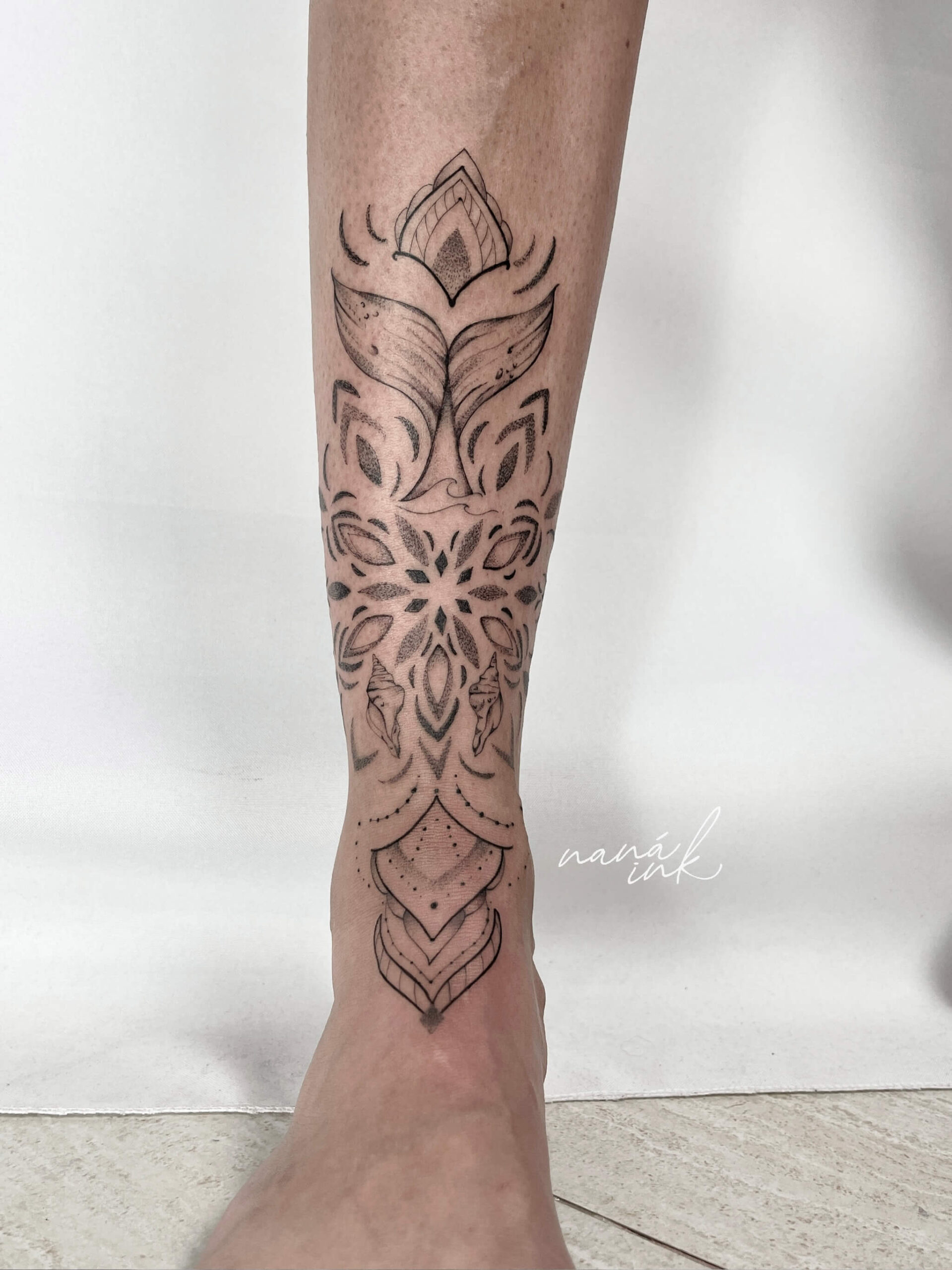 Tatuagem Ornamental na Canela