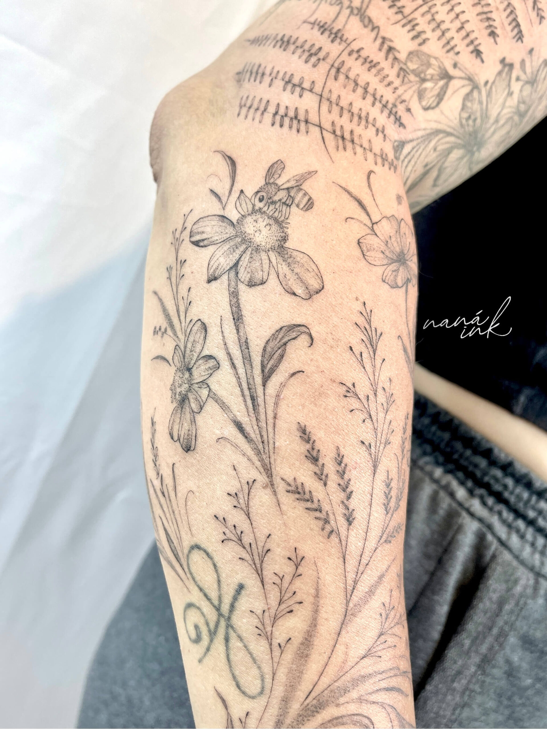 Tatuagem Flores no Braço