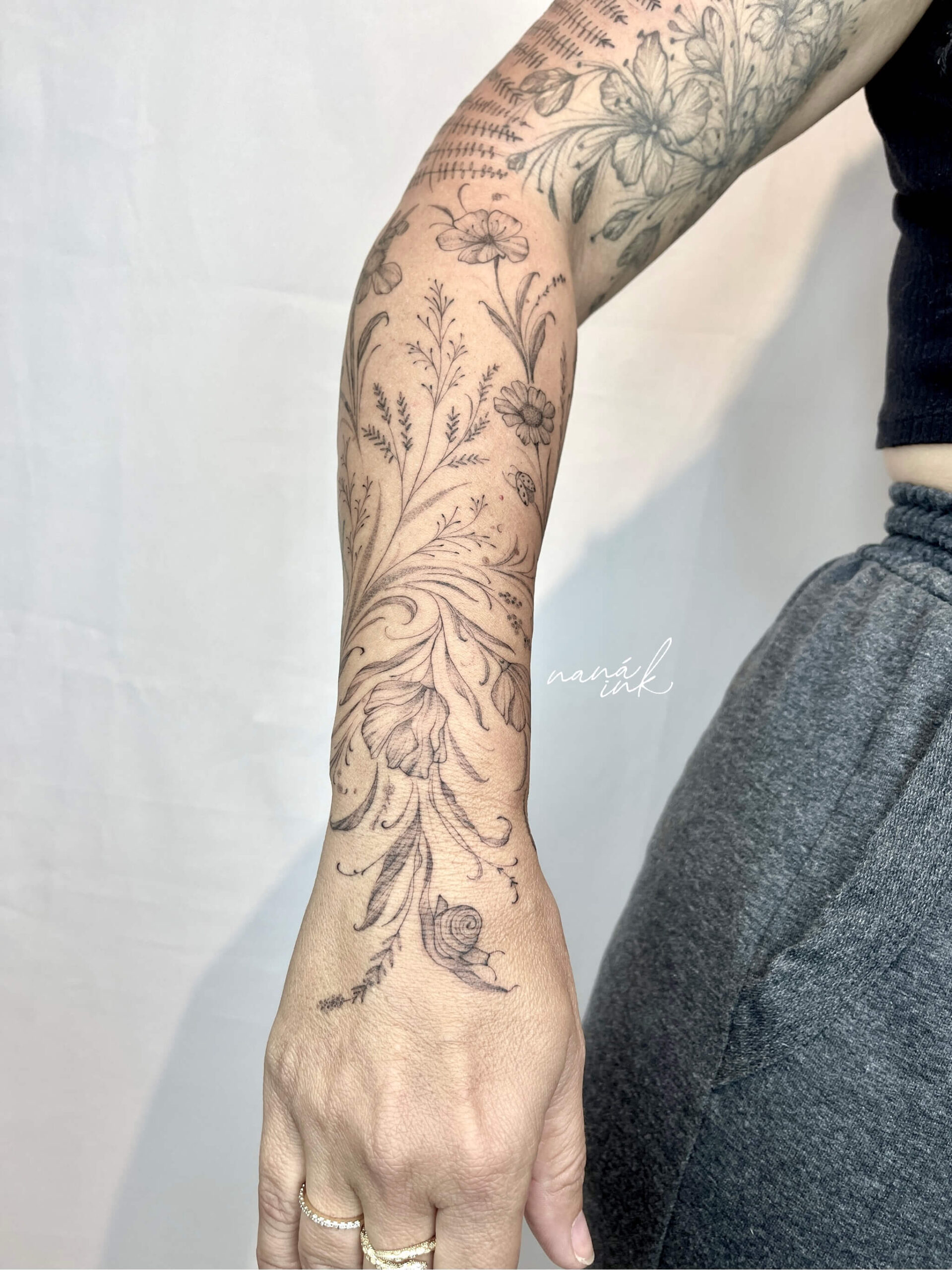 Tatuagem Flores no Braço