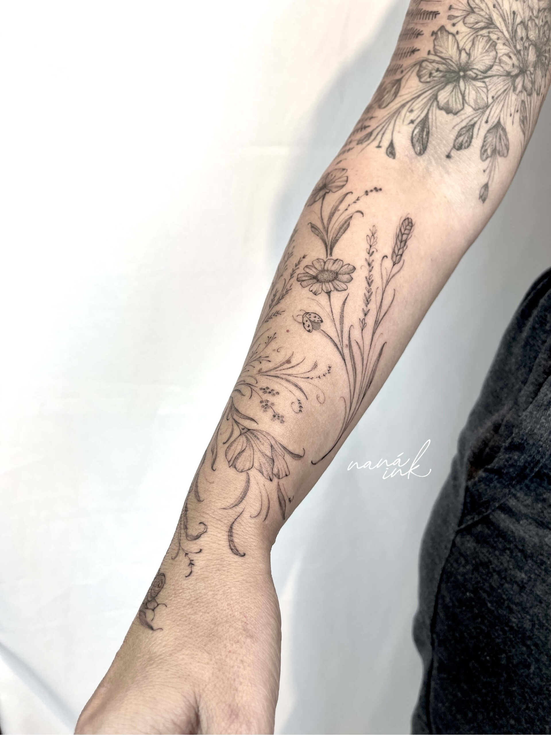 Tatuagem Flores no Braço