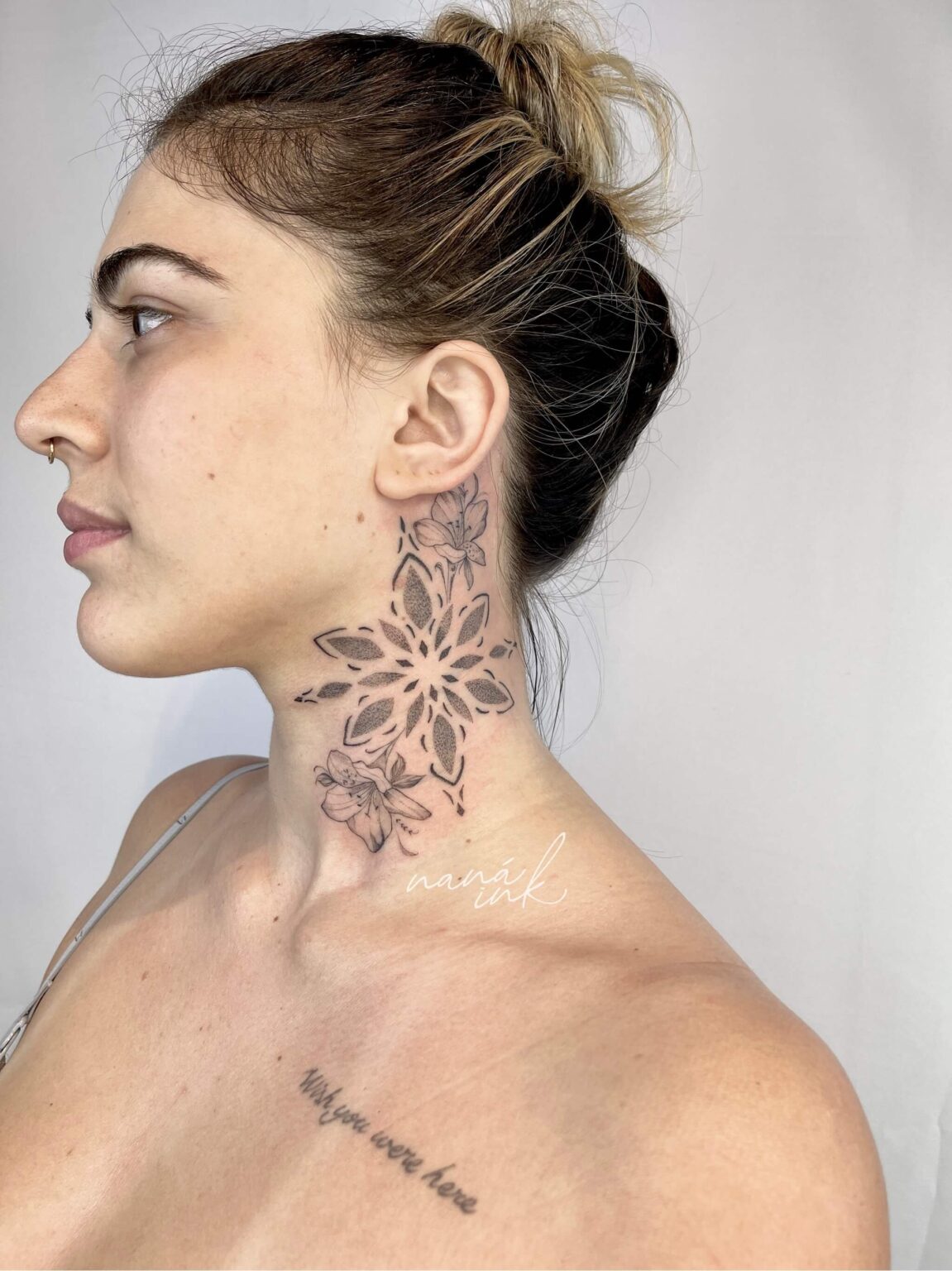 Tatuagem Mandala no Pescoço